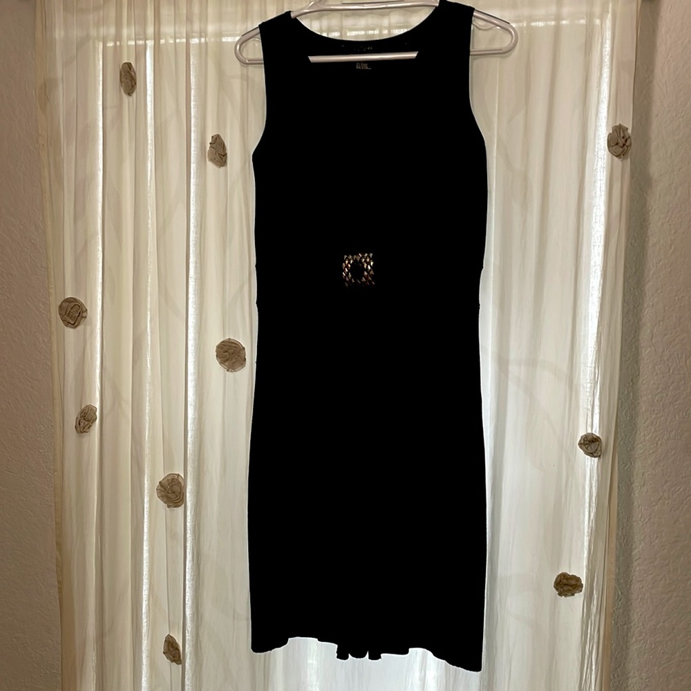Gorgeous vintage Dress in small with belt details